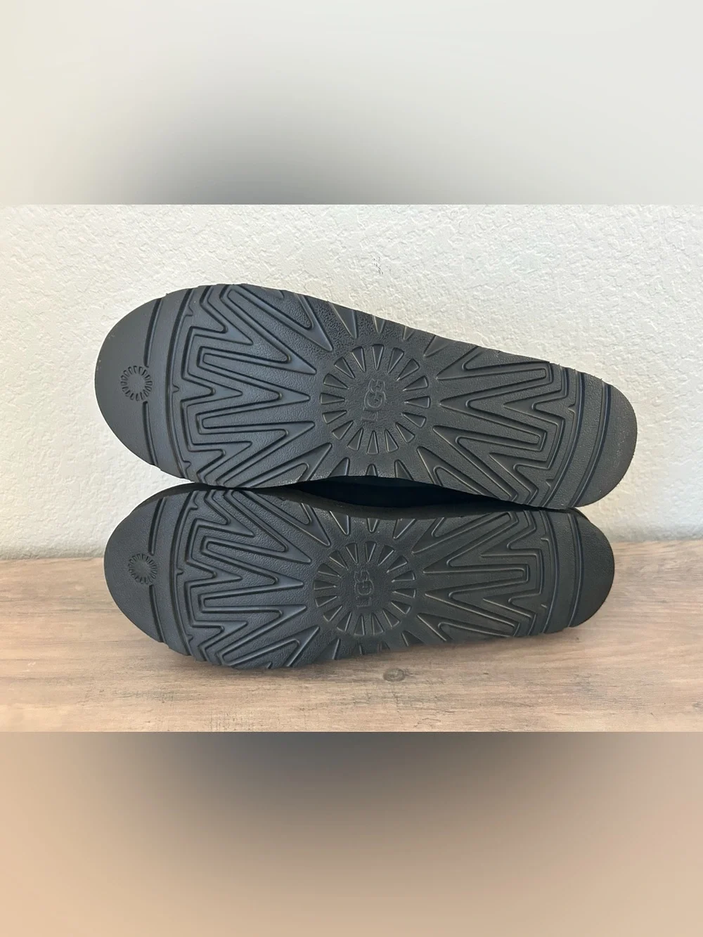 UGG TASMAN BLACK SUEDE SHEEPSKIN CLASSIC MEN'S SLIPPERS SIZE US 14/UK 13 NEW